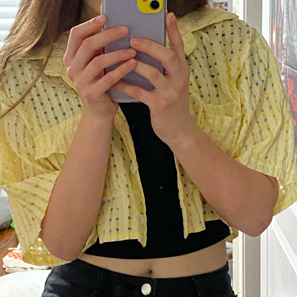 Yellow cropped button up - Picture 3 of 3